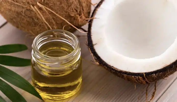 Khắc phục da đầu ngứa tại nhà với dầu dừa hữu cơ