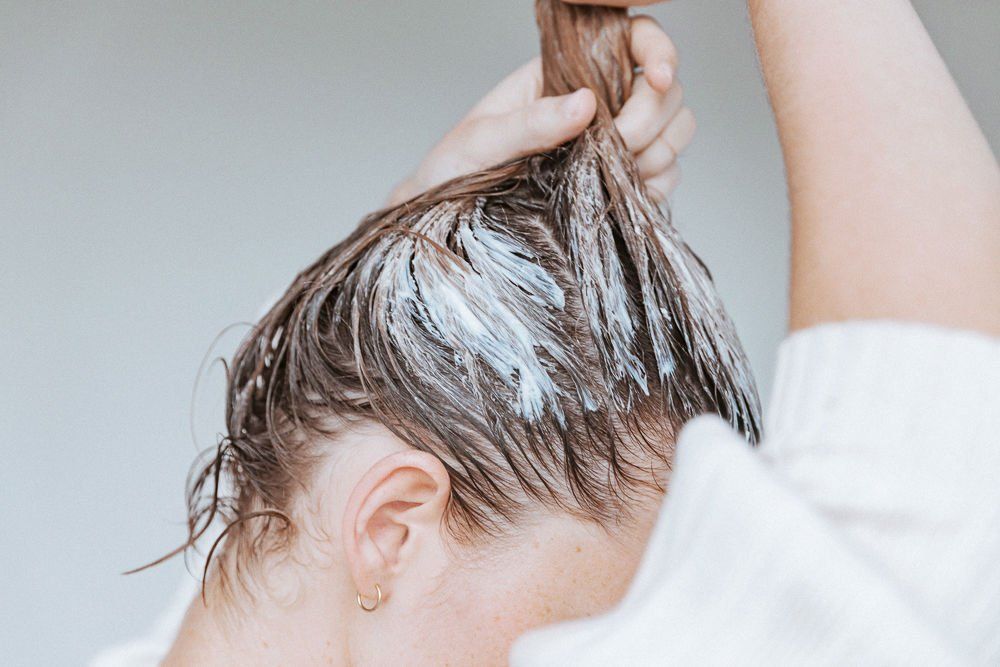 Hướng dẫn cách chăm sóc tóc tẩy giúp phục hồi tóc hư tổn 2