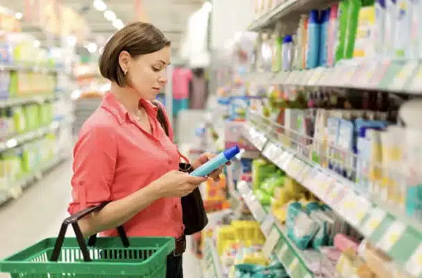 Chọn dầu gội trị gàu dựa vào thương hiệu và nhà sản xuất