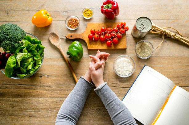 Nuôi tóc dài bằng cách Chú ý chế độ ăn và chất dinh dưỡng